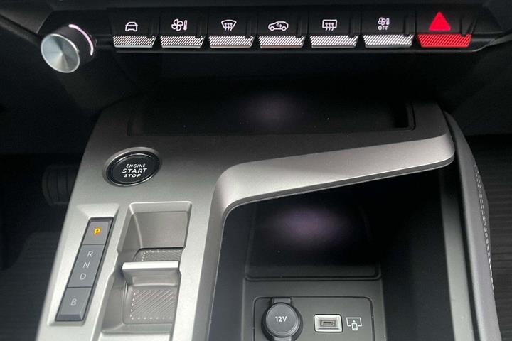 Hvid Peugeot 308 fra 2023