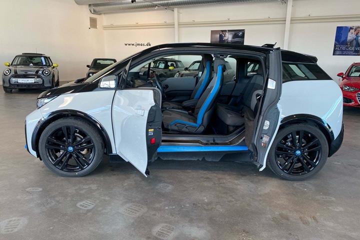 Hvid BMW i3s fra 2020 set indefra