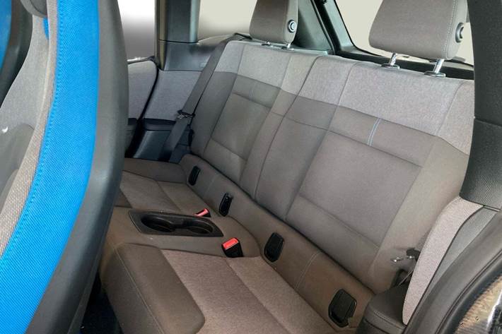 Hvid BMW i3s fra 2020 set indefra