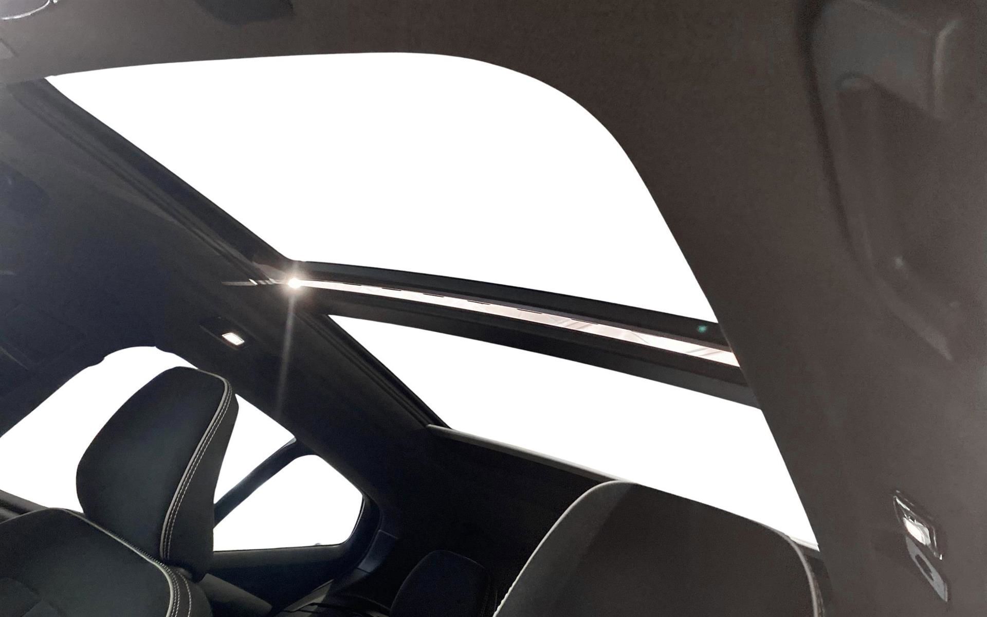 Blå Volvo XC40 fra 2021