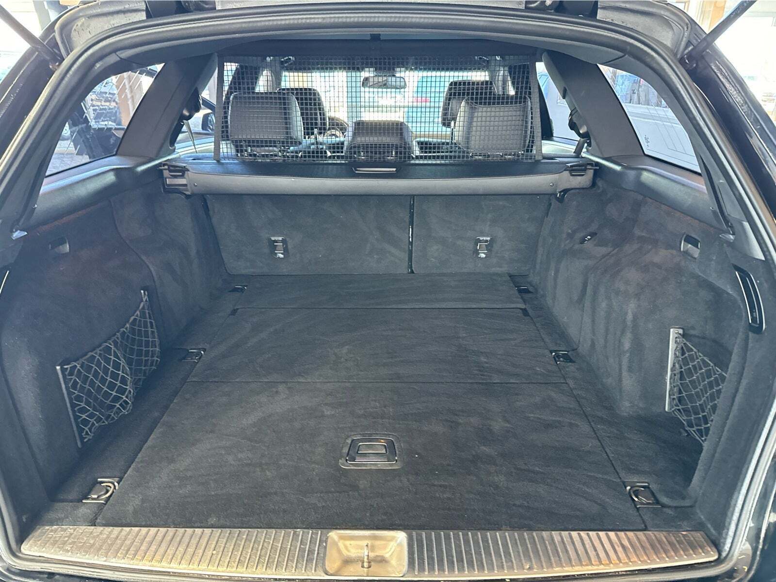 Sort Mercedes E220 fra 2014