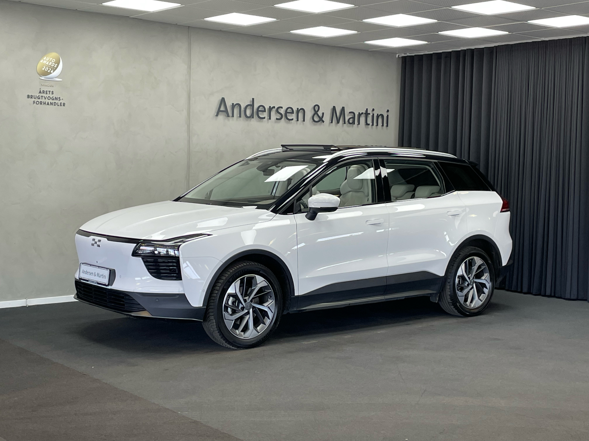 Hvid Aiways U5 fra 2022 set udefra