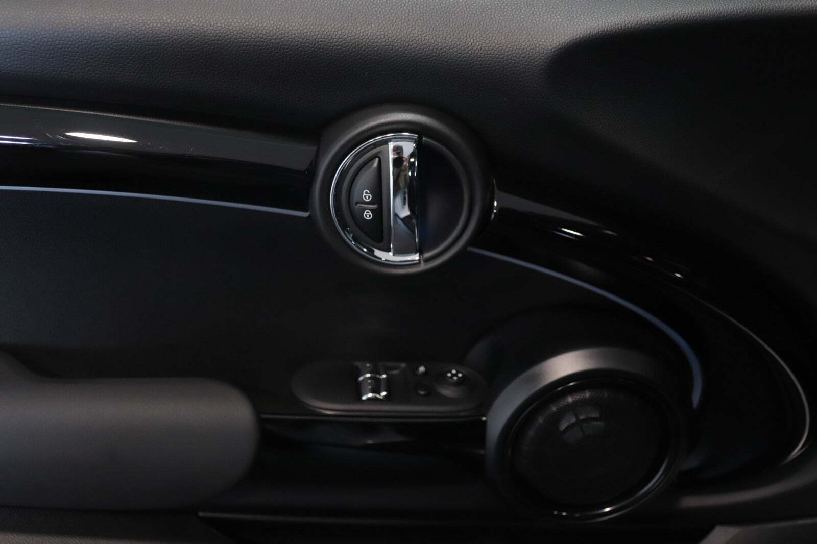 Hvid Mini Cooper SE fra 2023