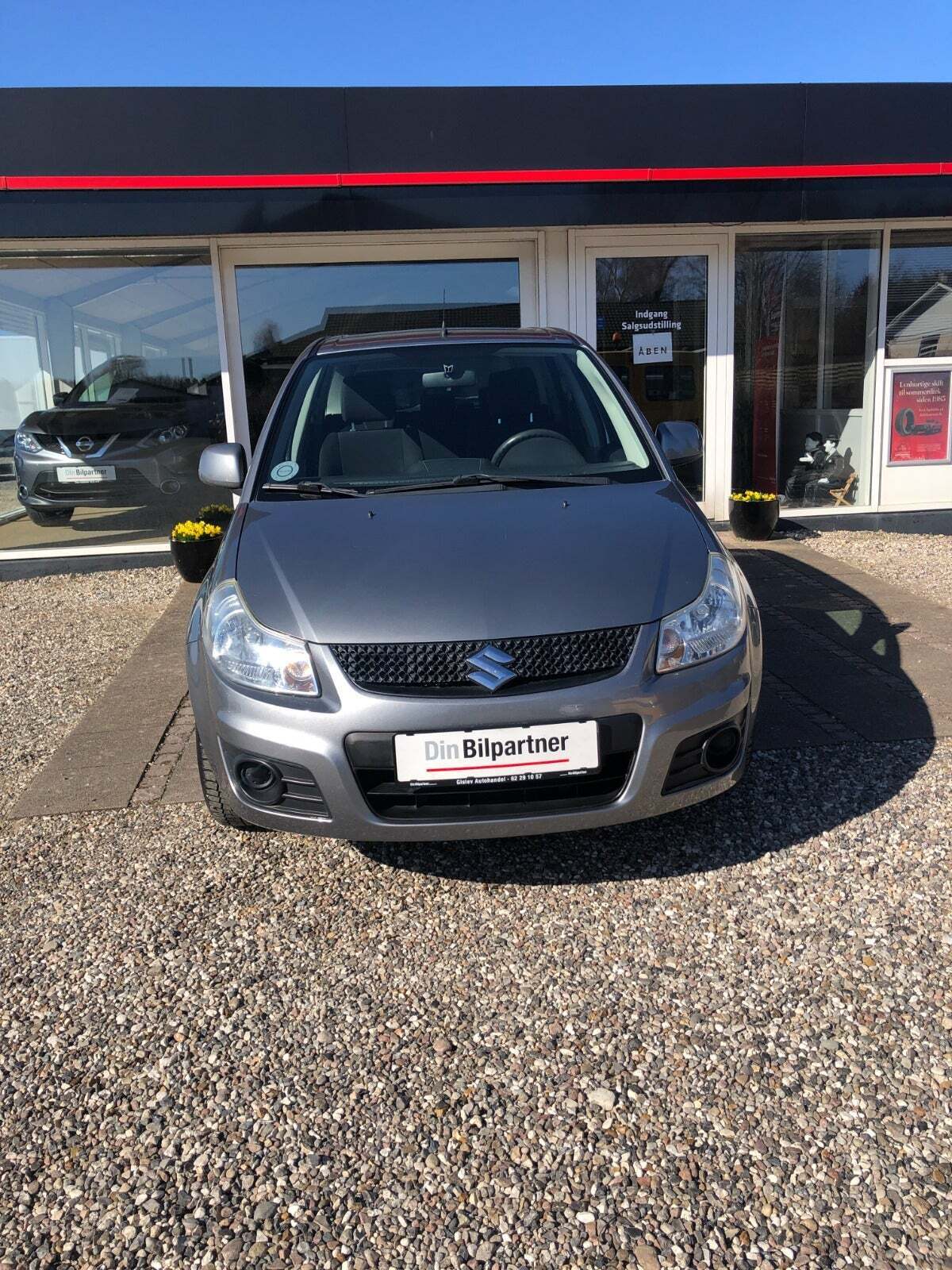 Grå Suzuki SX4 fra 2011
