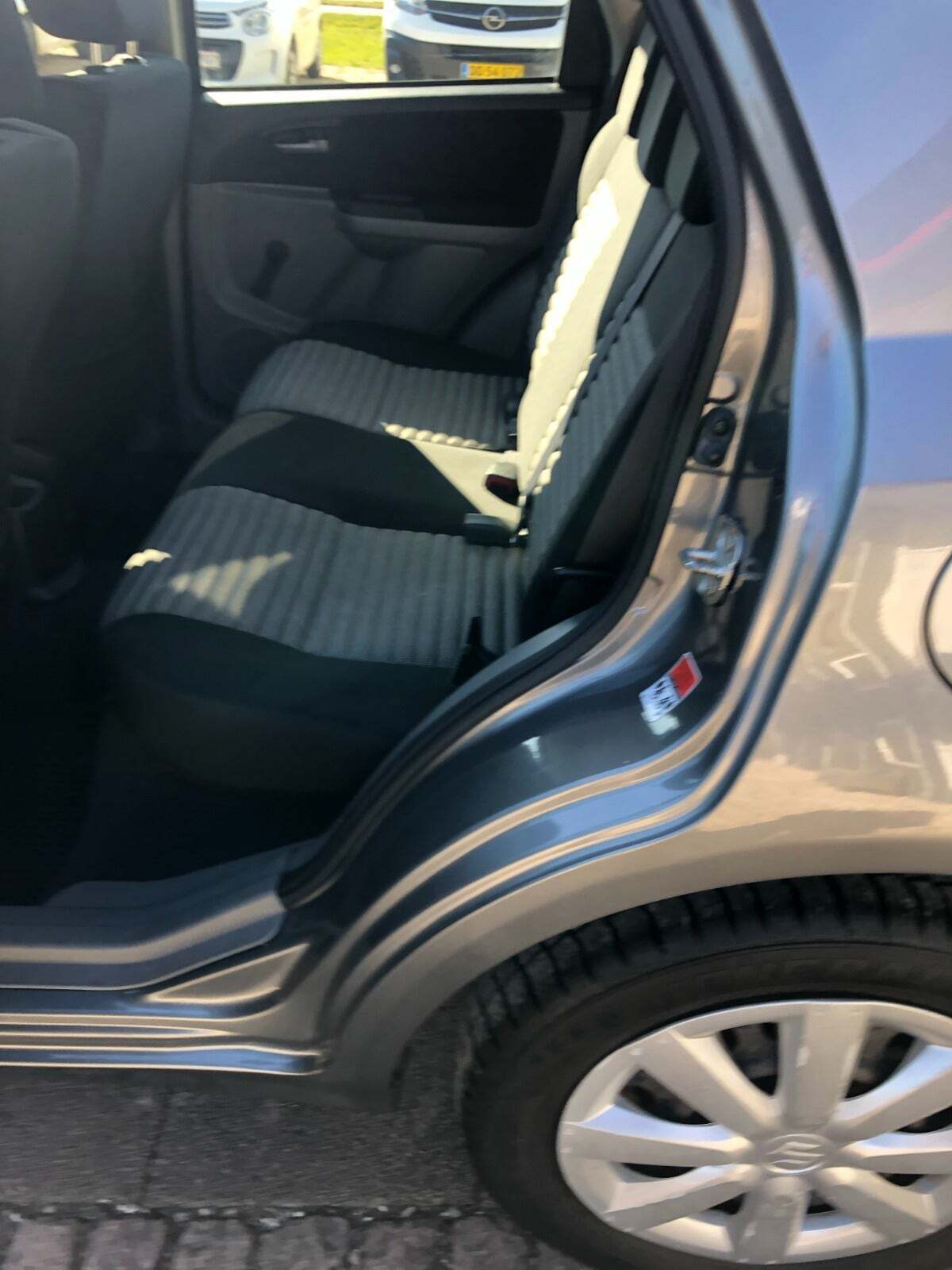 Grå Suzuki SX4 fra 2011