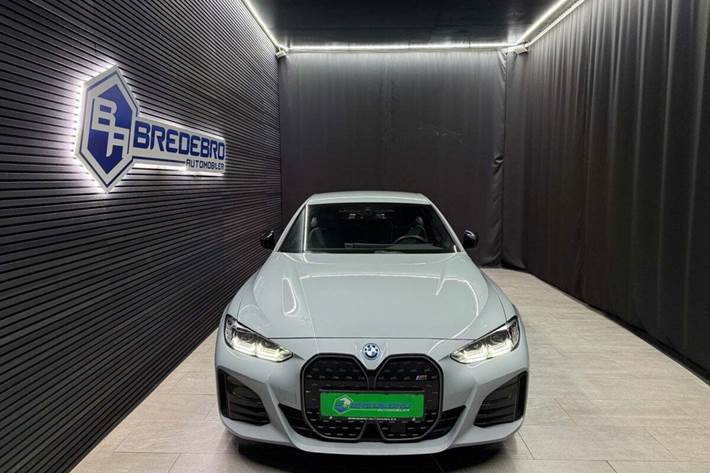 Grå BMW i4 fra 2024