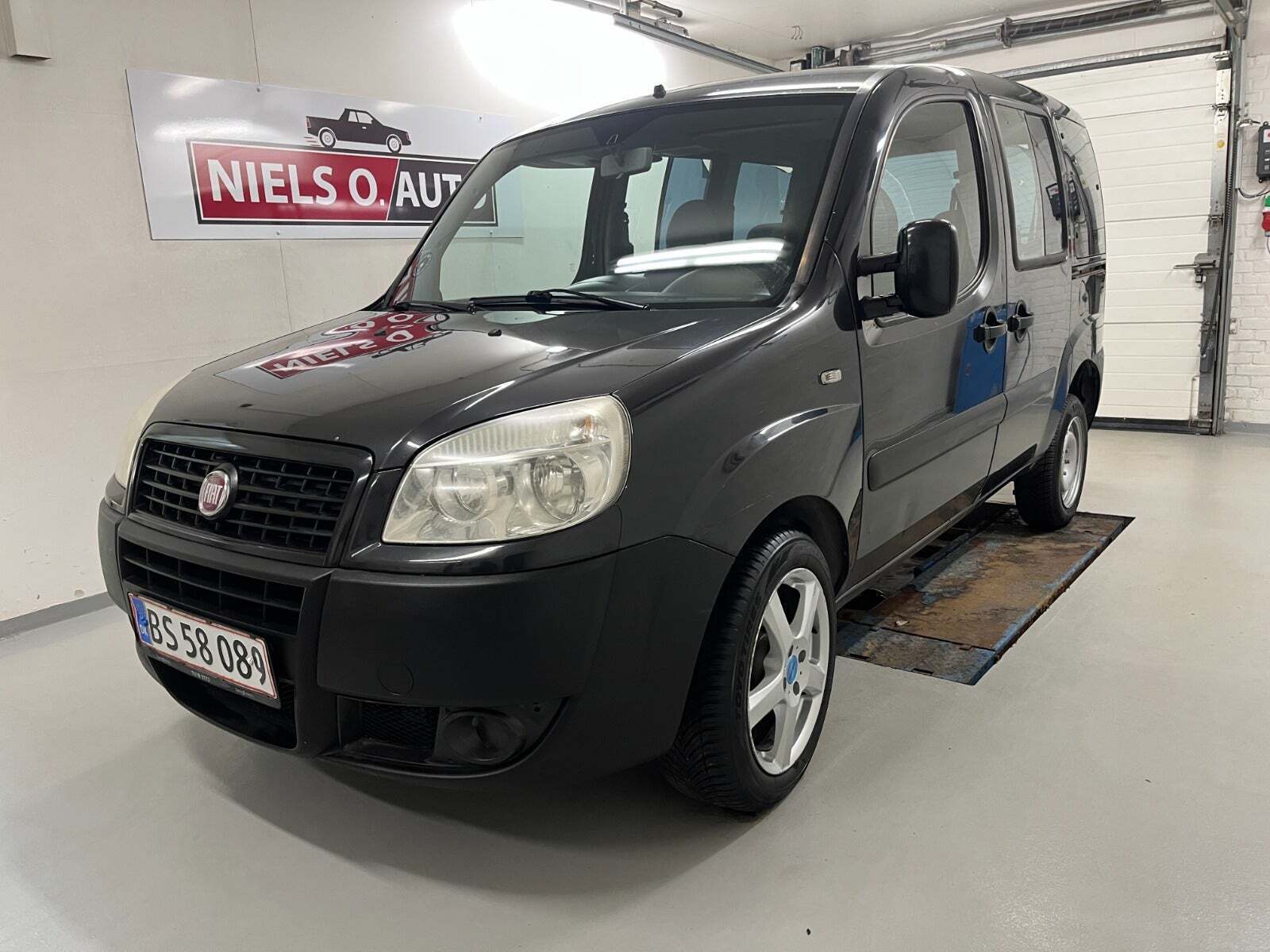 Sort Fiat Doblò fra 2008 set udefra