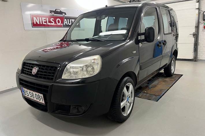 Sort Fiat Doblò fra 2008 set udefra