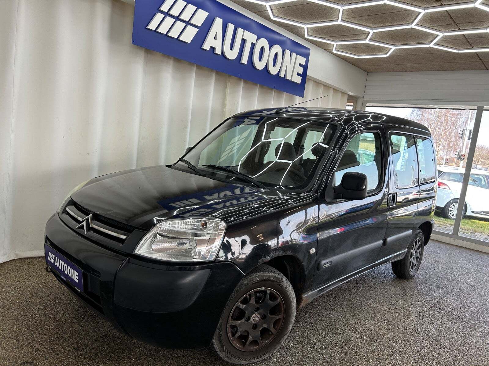 Sort Citroën Berlingo fra 2004 set udefra