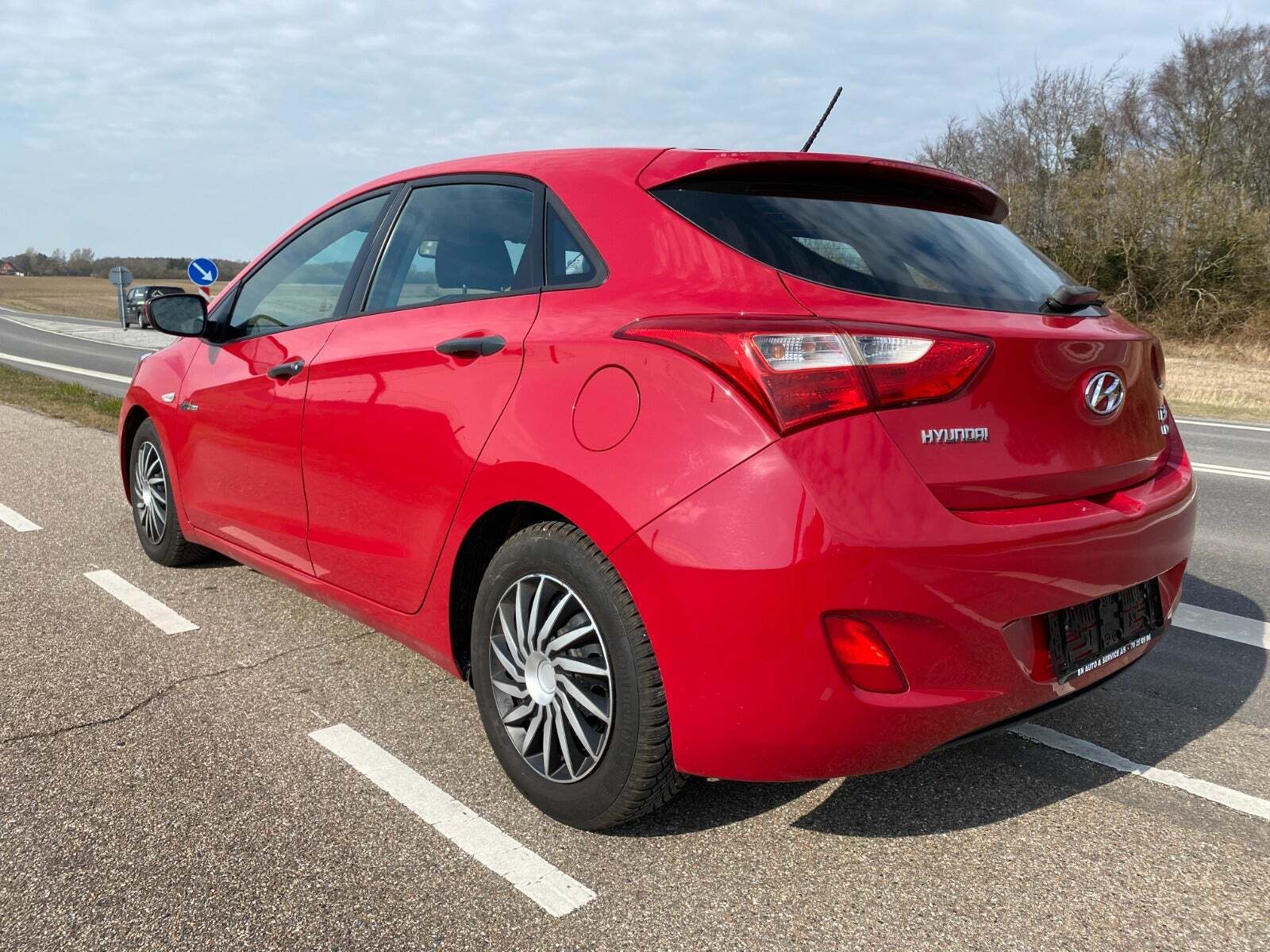 Rød Hyundai i30 fra 2012