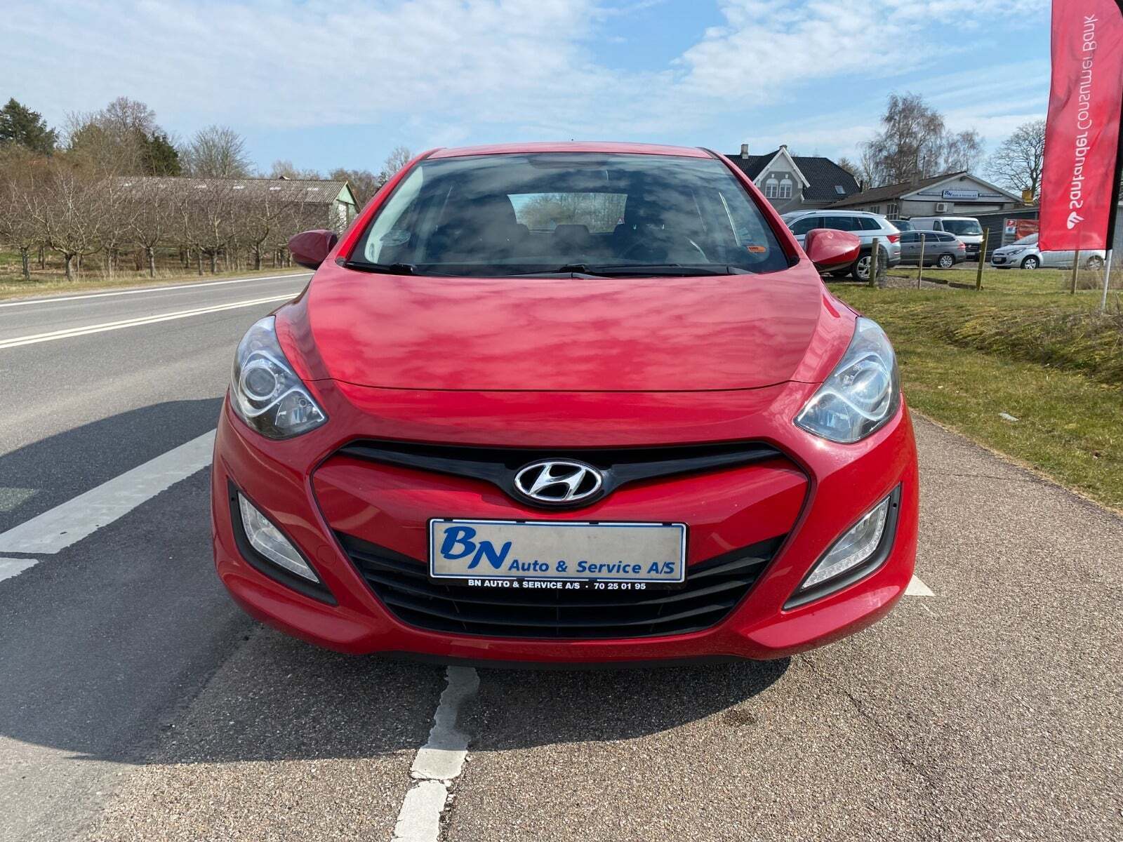 Rød Hyundai i30 fra 2012