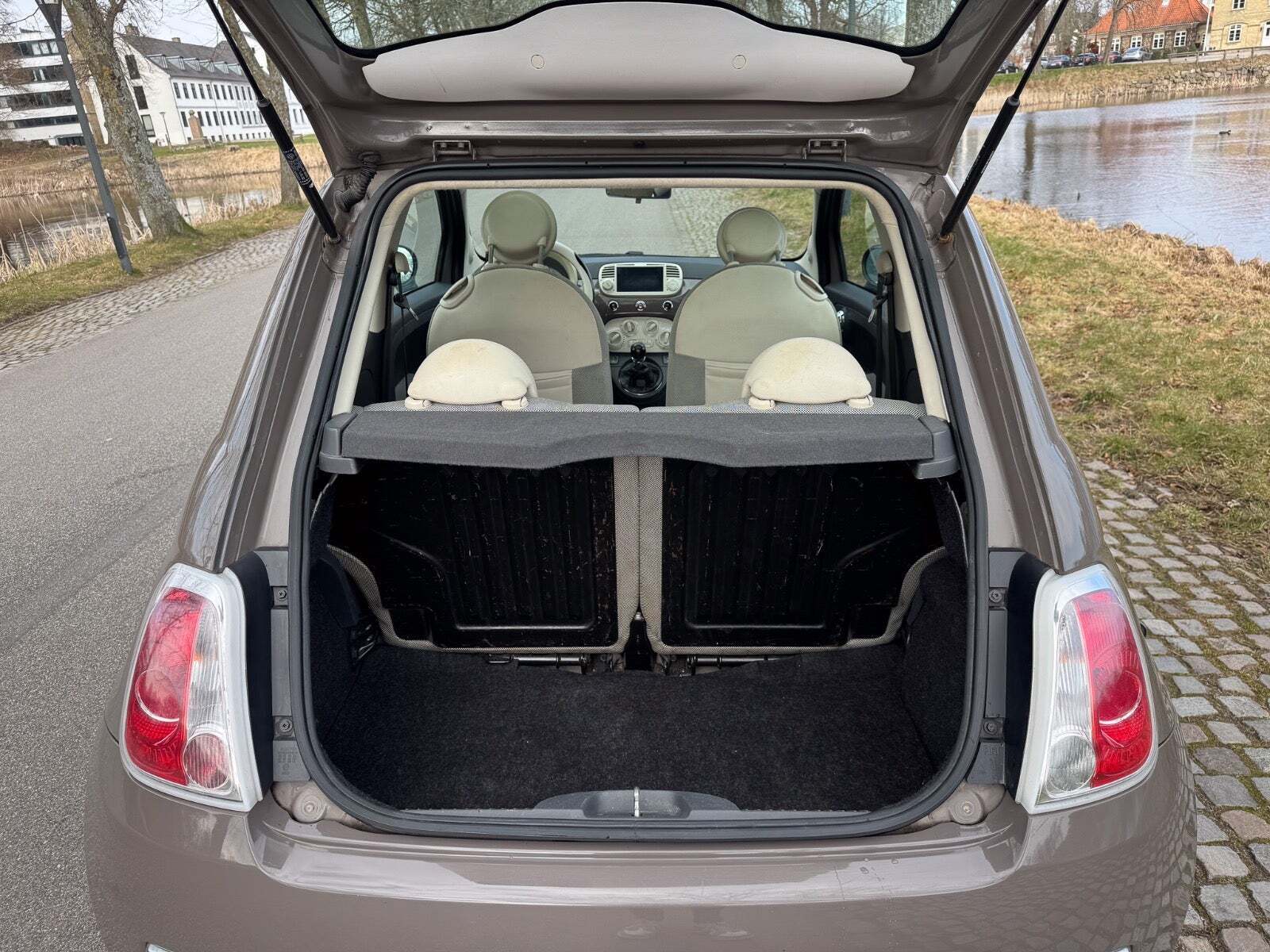 Grå Fiat 500 fra 2008