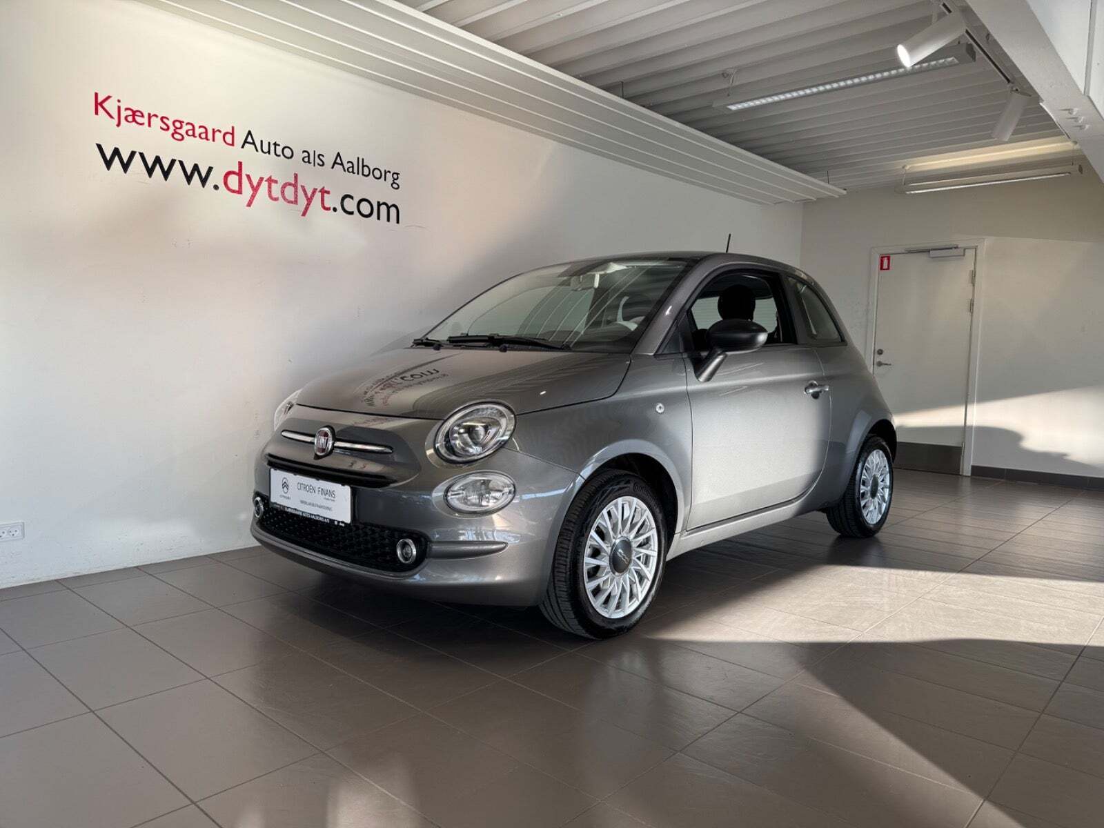 Grå Fiat 500 fra 2024