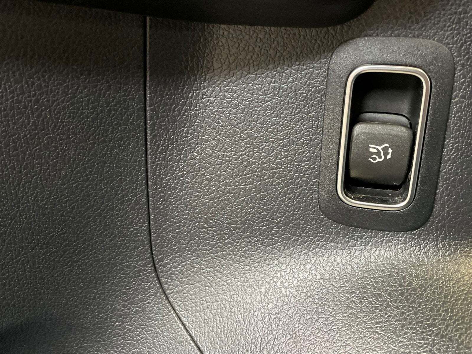 Sort Mercedes EQB250+ fra 2023