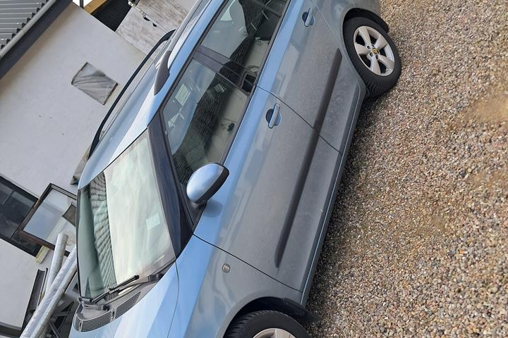 Blå Skoda Fabia fra 2009