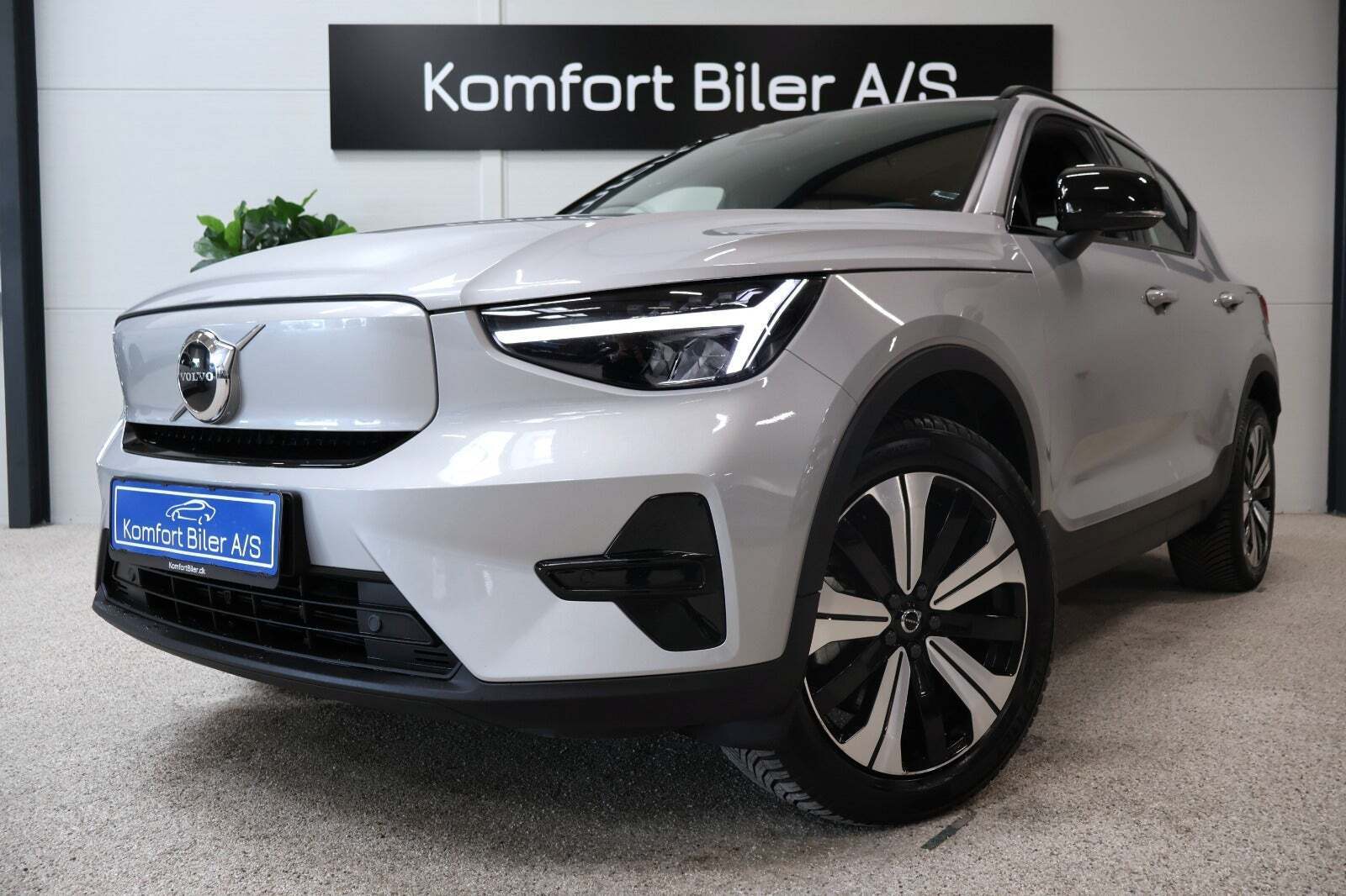 Sølv Volvo XC40 fra 2023