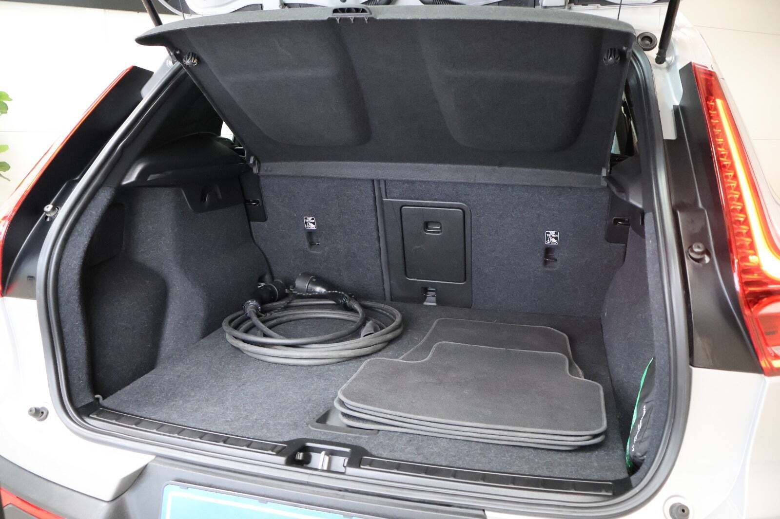 Sølv Volvo XC40 fra 2023