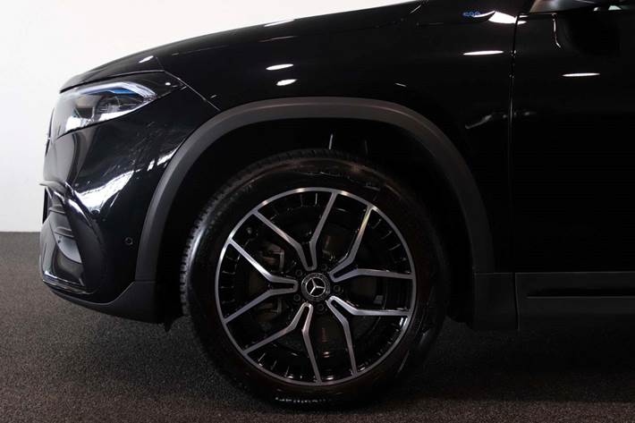 Sort Mercedes EQA250+ fra 2023