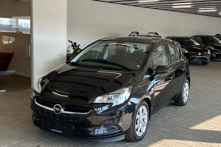 Sort Opel Corsa fra 2017 set udefra