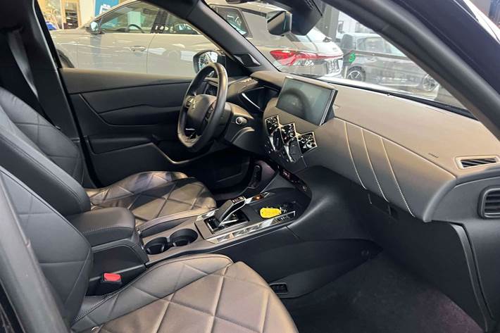 Sort DS DS3 Crossback fra 2022 set indefra
