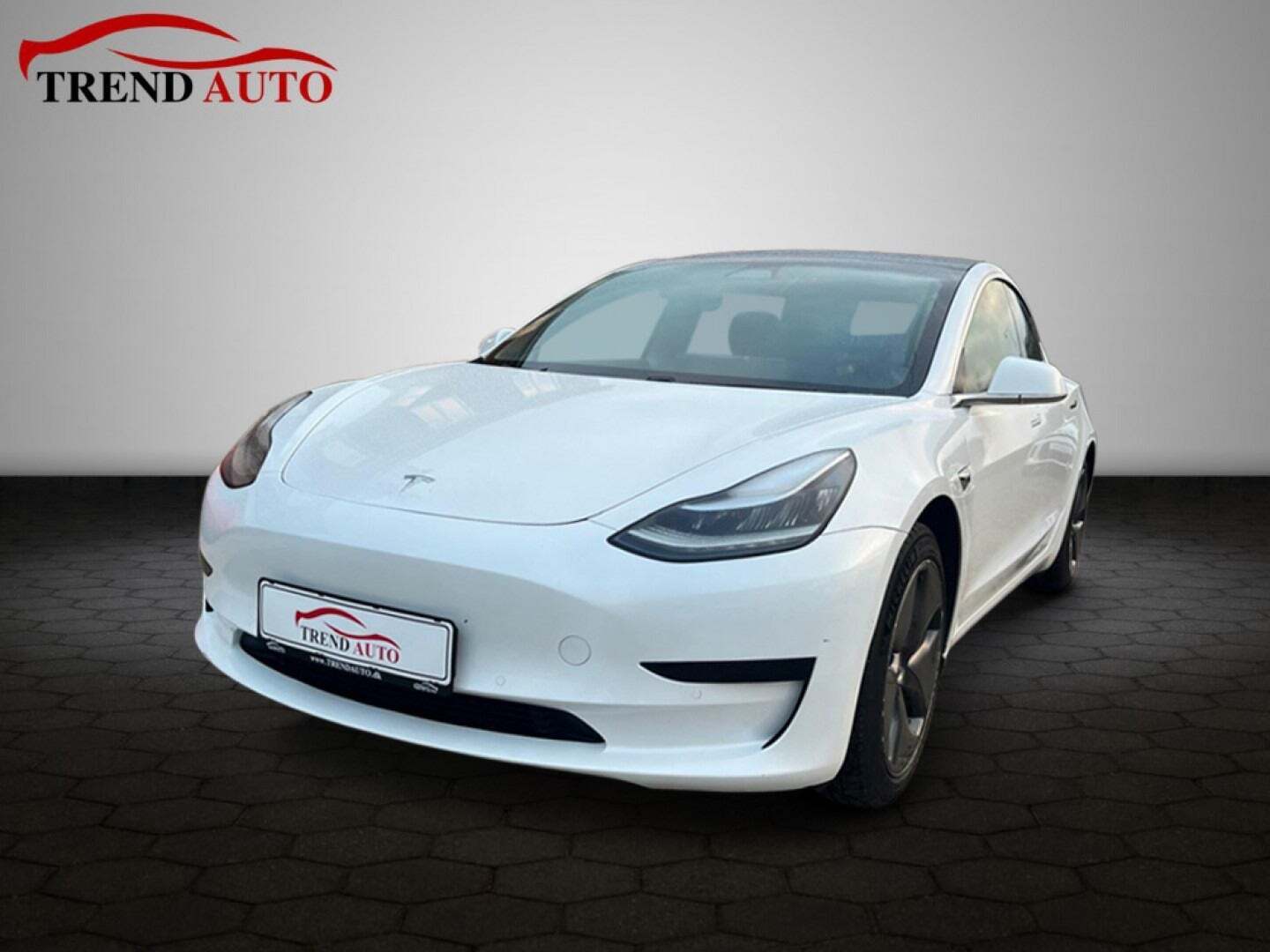 Hvid Tesla Model 3 fra 2020