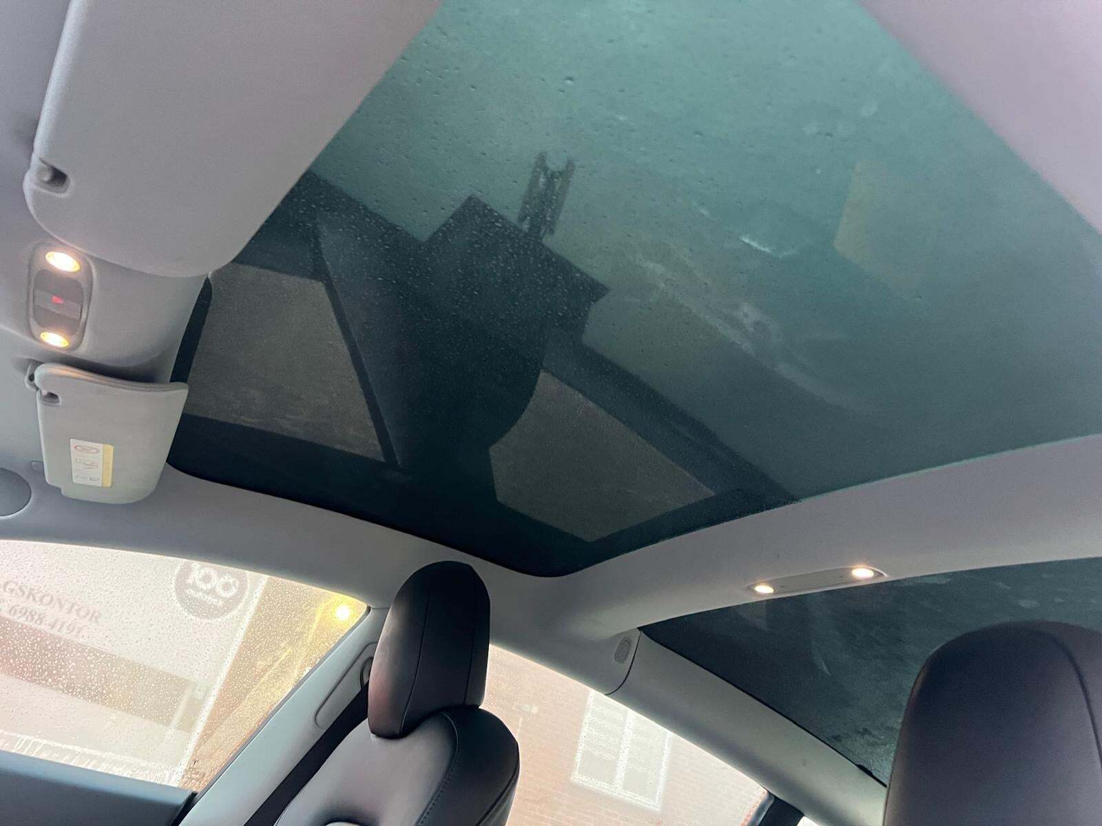 Hvid Tesla Model 3 fra 2020