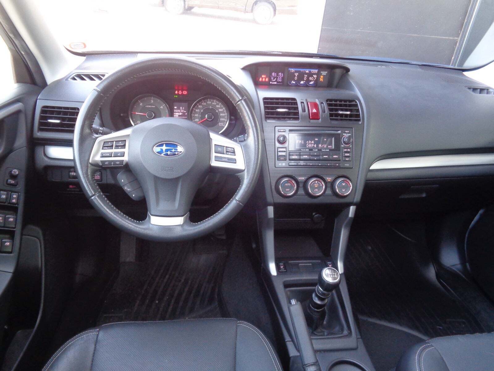 Blå Subaru Forester fra 2013