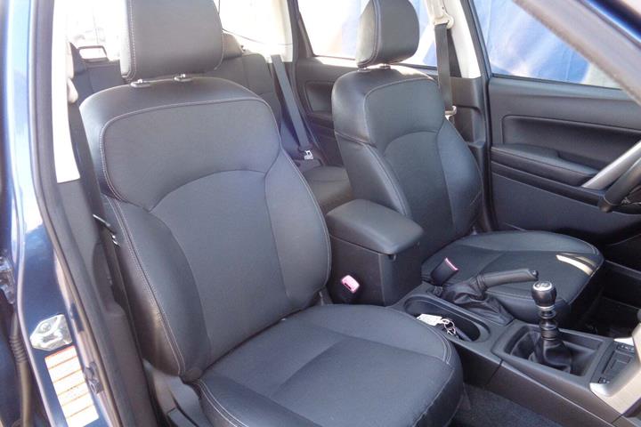 Blå Subaru Forester fra 2013