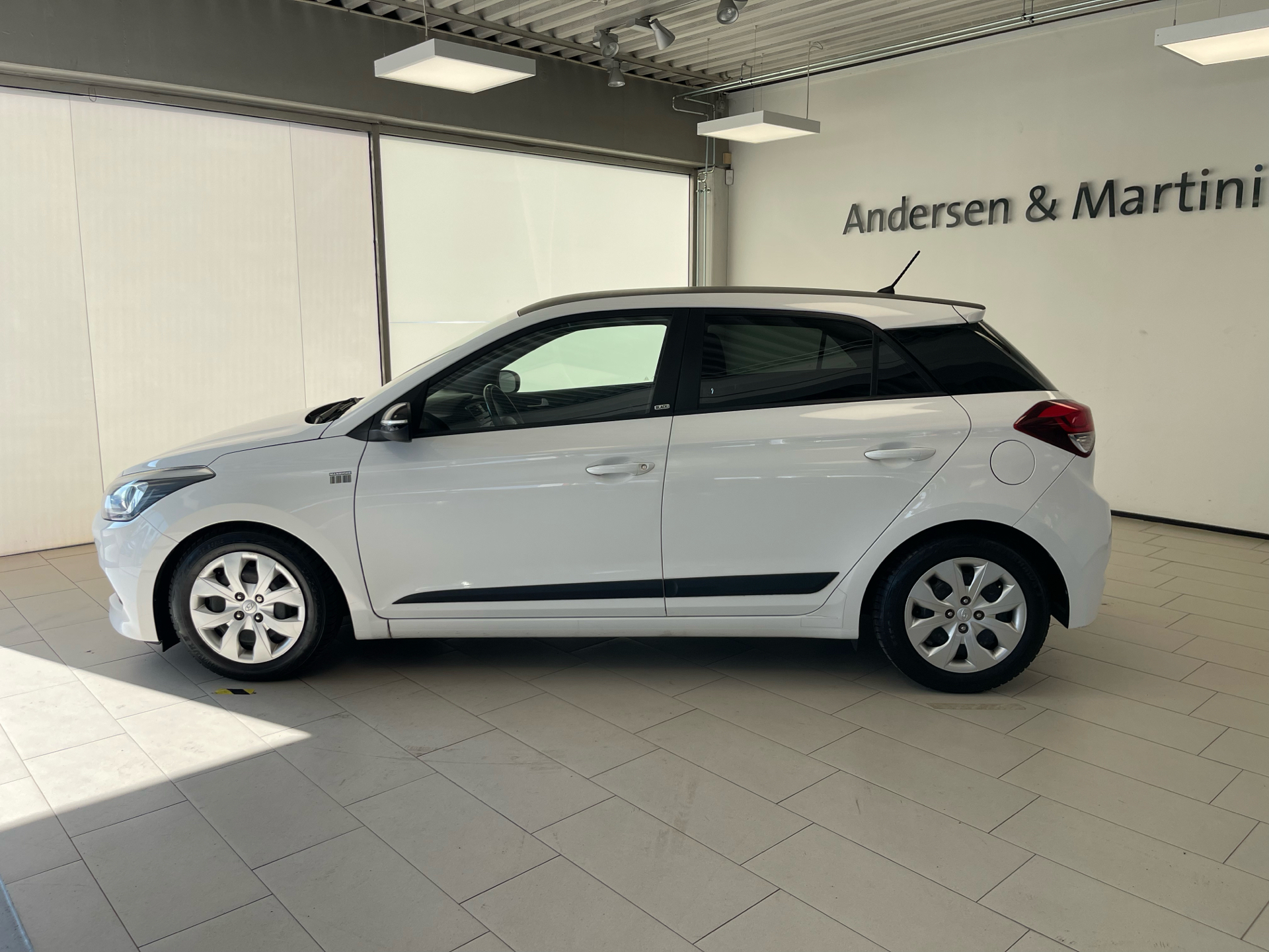 Hvid Hyundai i20 fra 2015