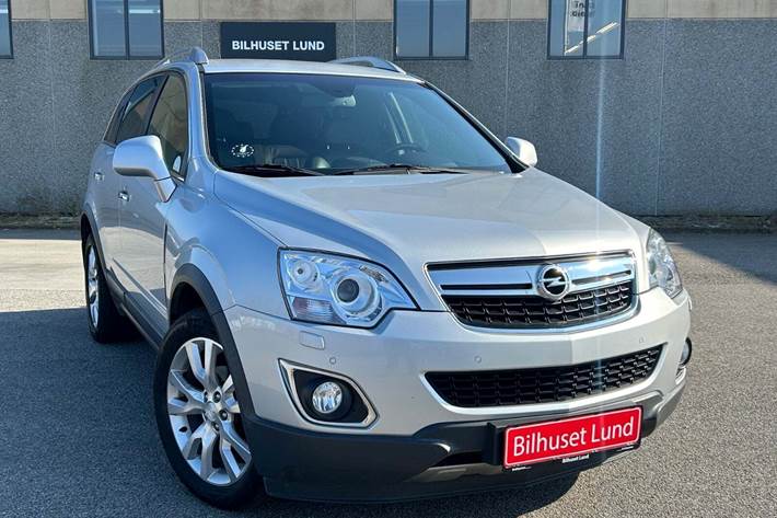Sølv Opel Antara fra 2013 set udefra