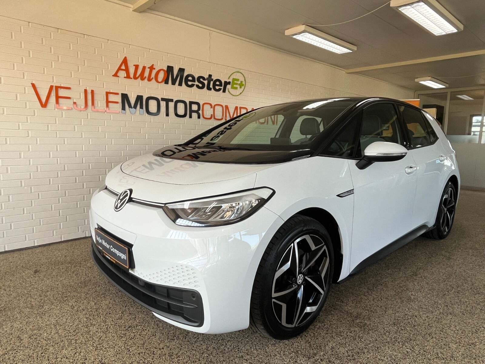 Hvid VW ID.3 fra 2021 set udefra