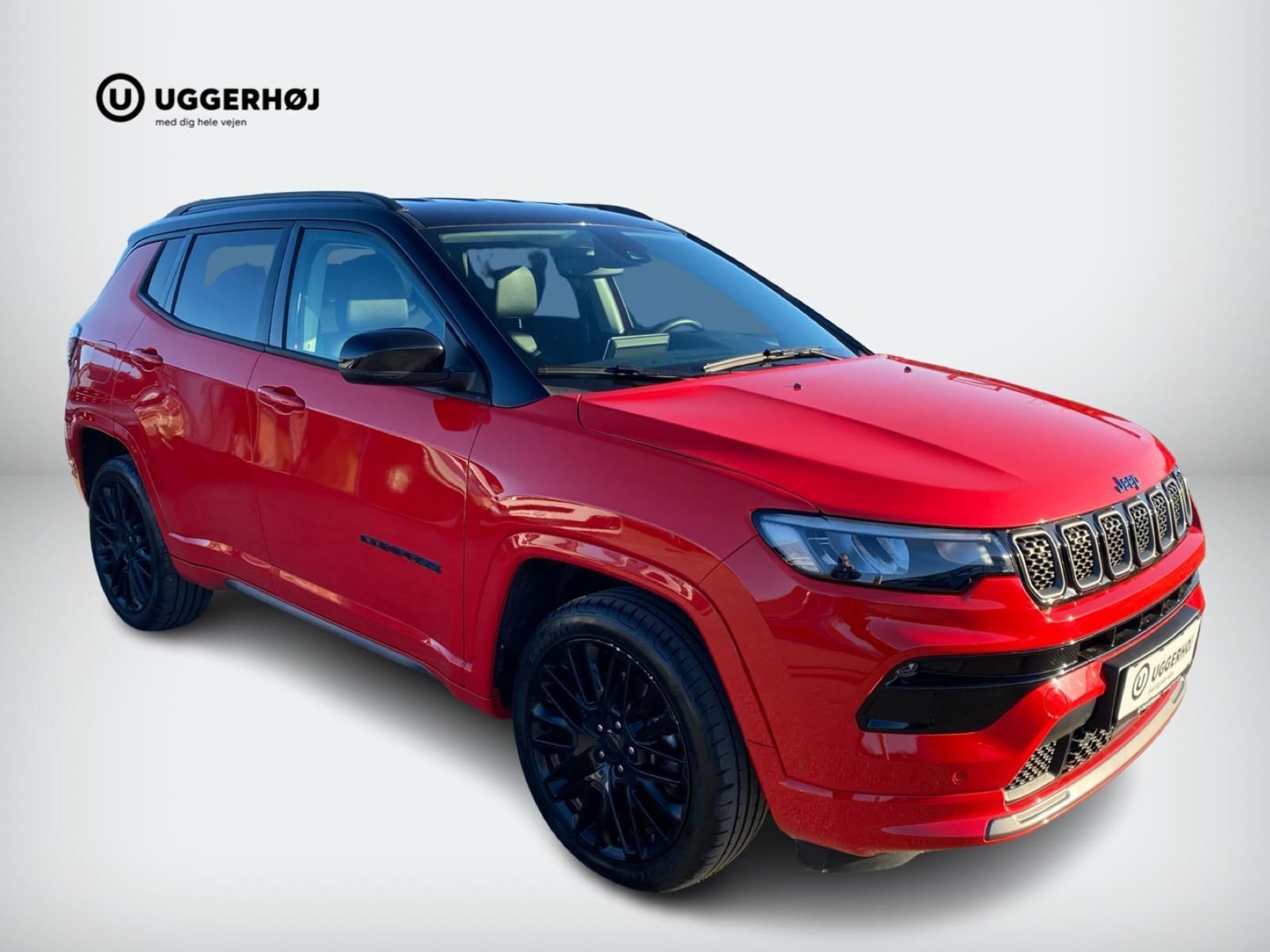 Rød Jeep Compass fra 2023 set udefra