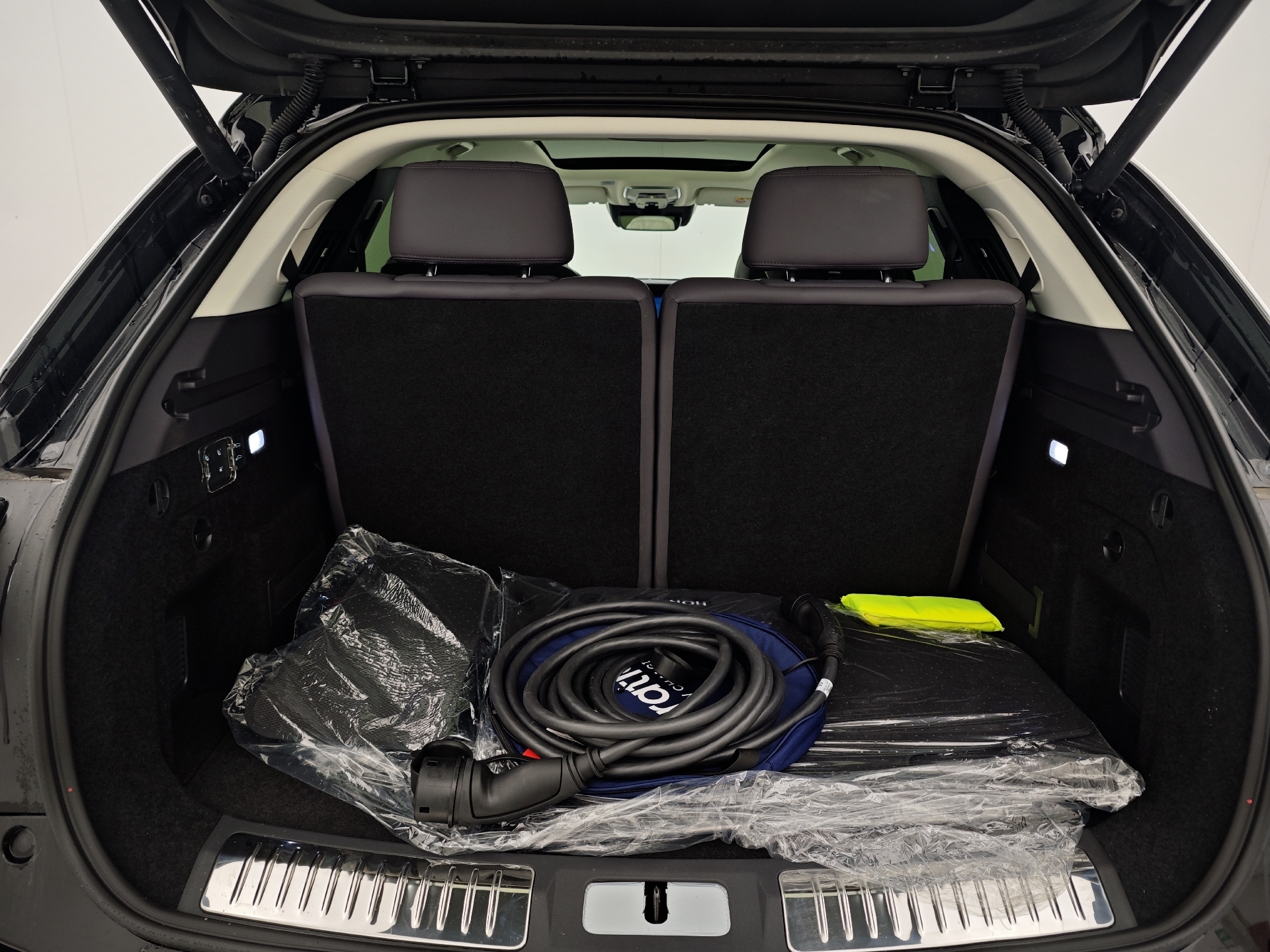 Sort Hongqi E-HS9 fra 2025