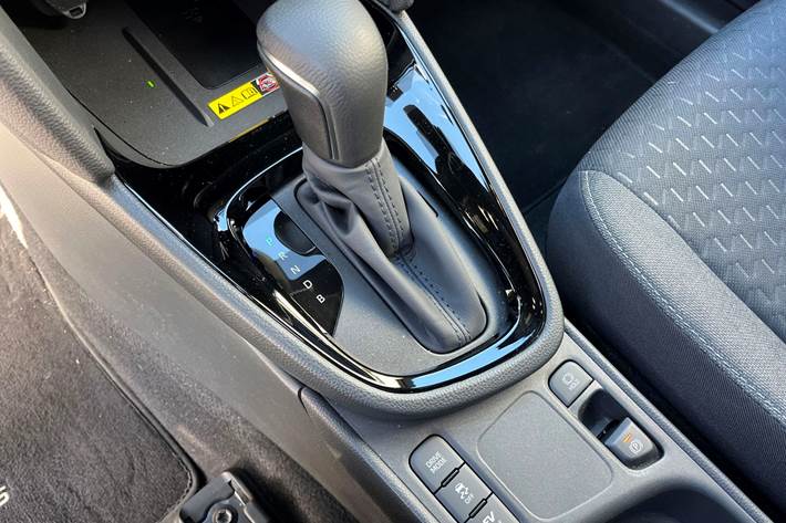 Hvid Toyota Yaris Cross fra 2024