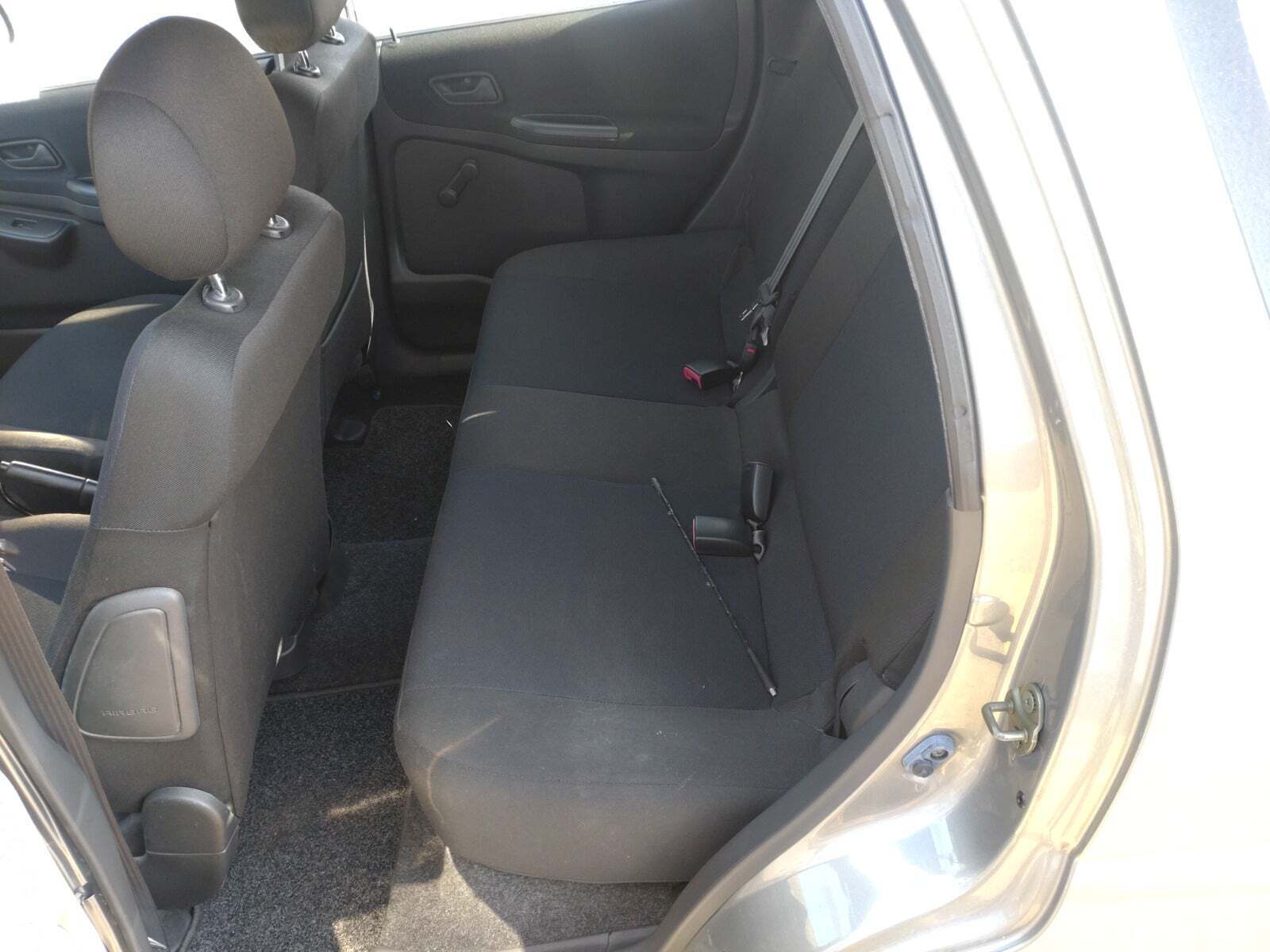 Grå Suzuki Ignis fra 2005