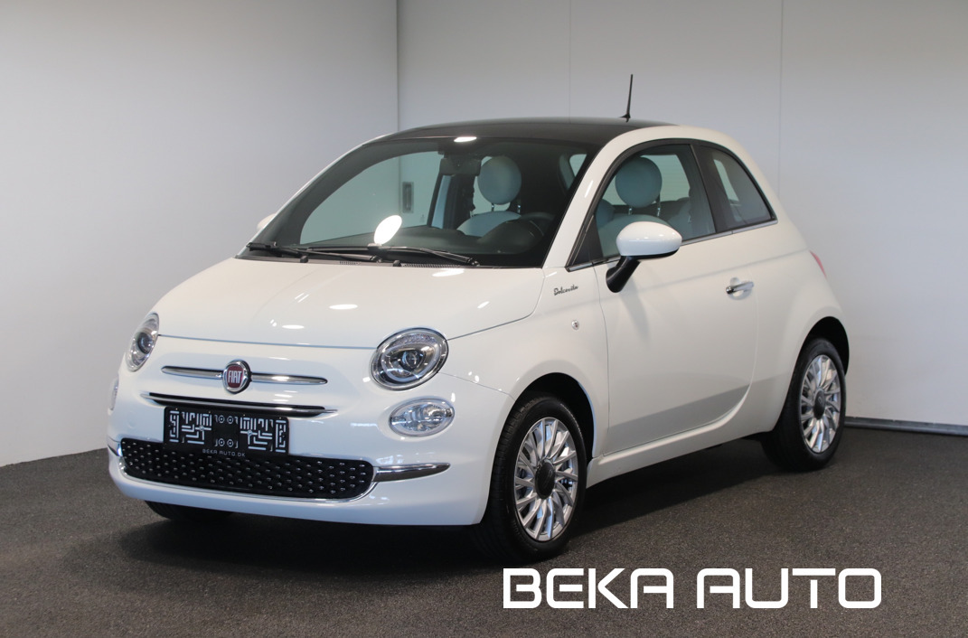 Hvid Fiat 500 fra 2023 set udefra