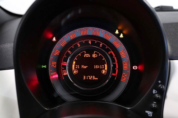 Hvid Fiat 500 fra 2023