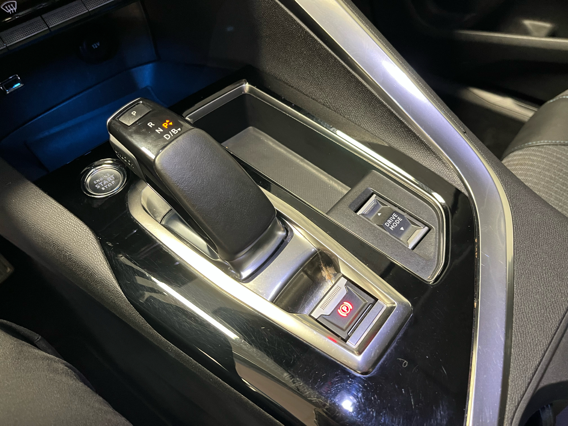 Blå Peugeot 3008 fra 2021