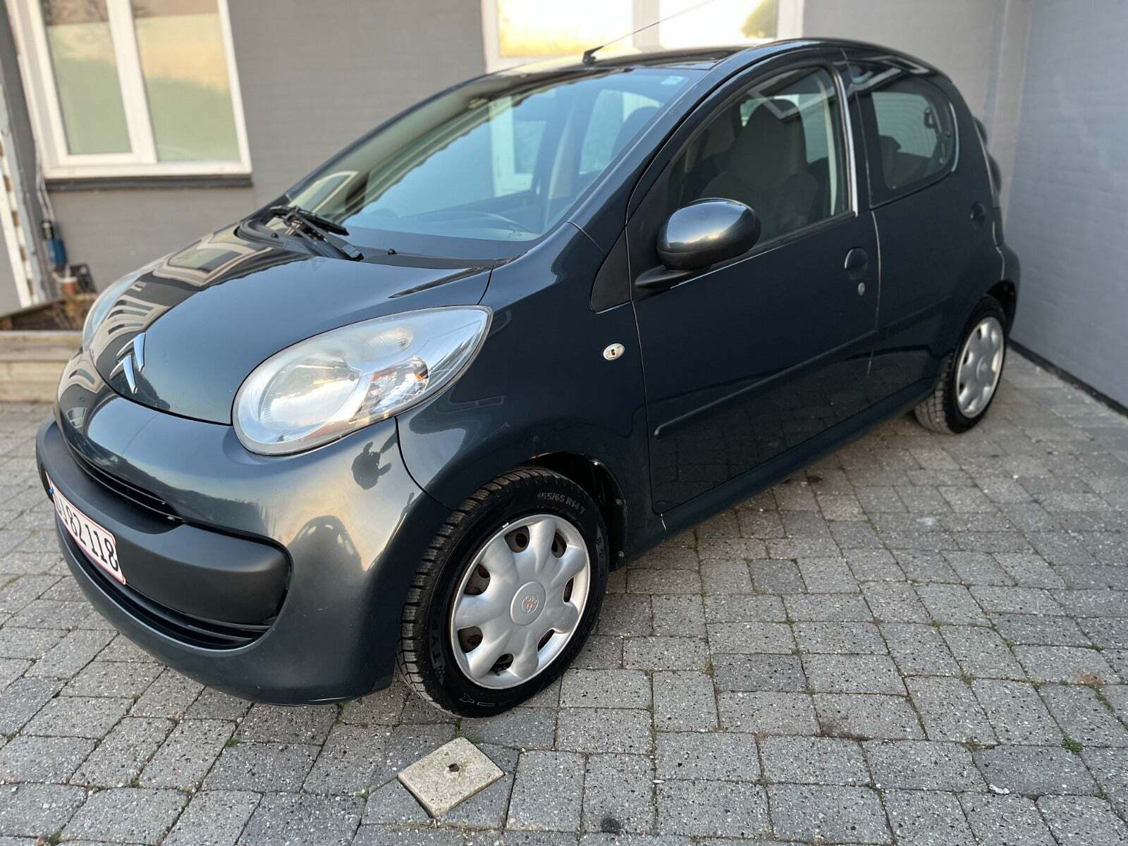 Grå Citroën C1 fra 2008 set udefra
