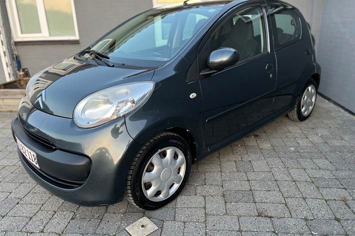 Grå Citroën C1 fra 2008 set udefra