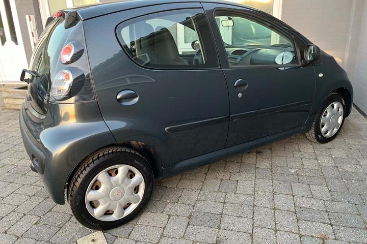 Grå Citroën C1 fra 2008