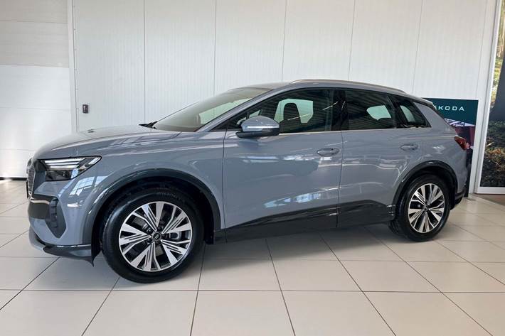 Grå Audi Q4 e-tron fra 2024