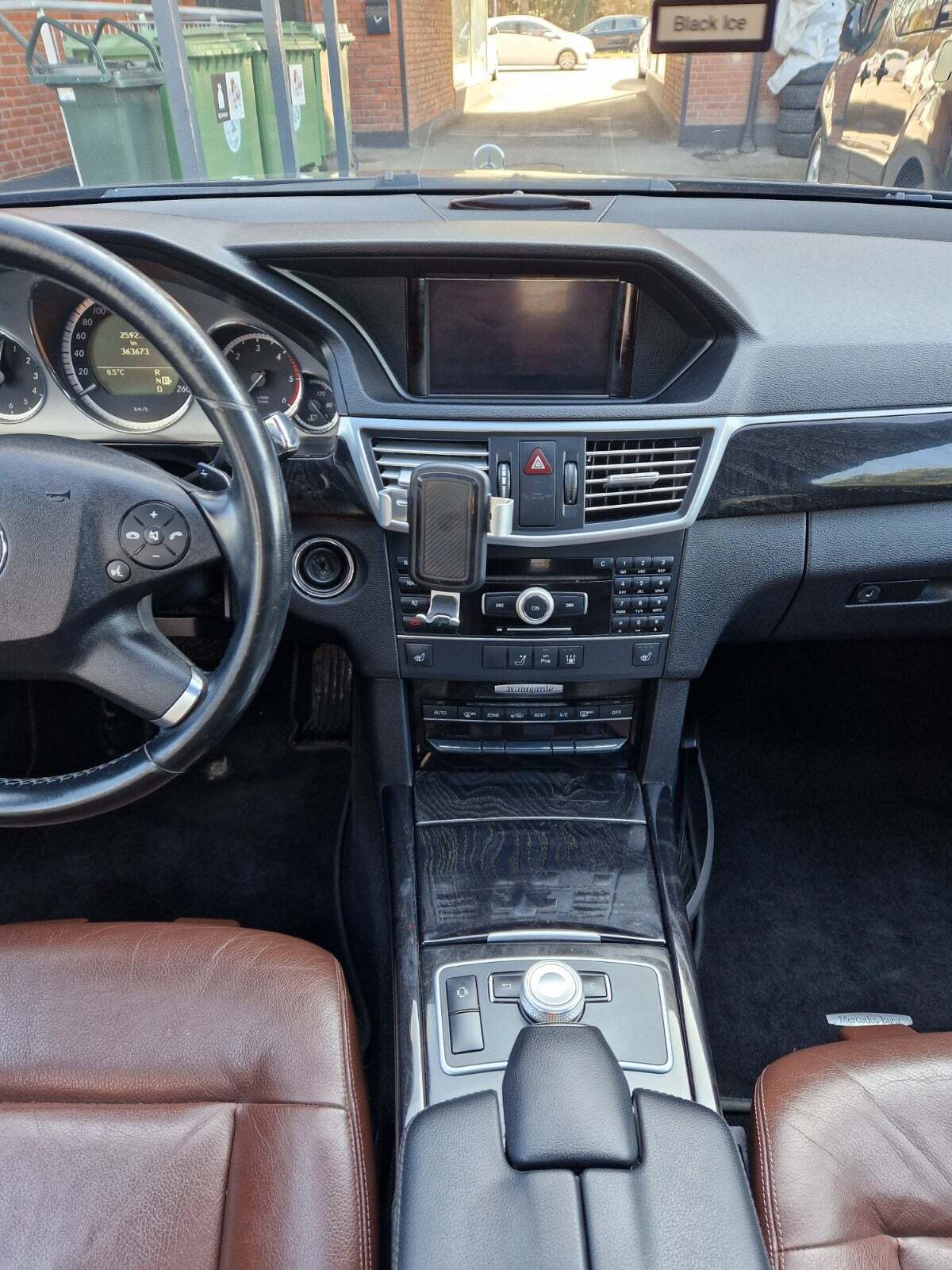 Sort Mercedes E350 fra 2011