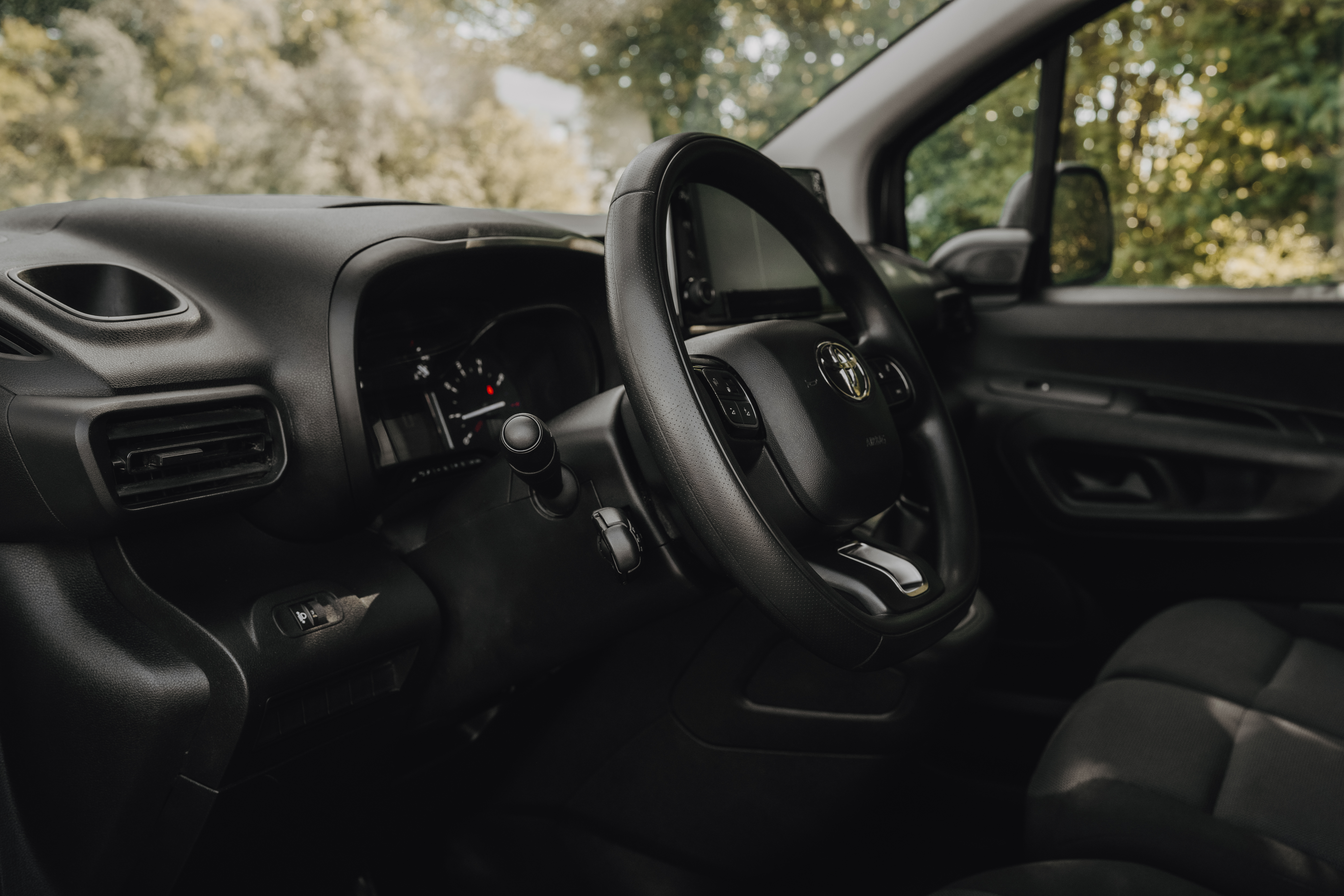 Hvid Toyota ProAce City fra 2021