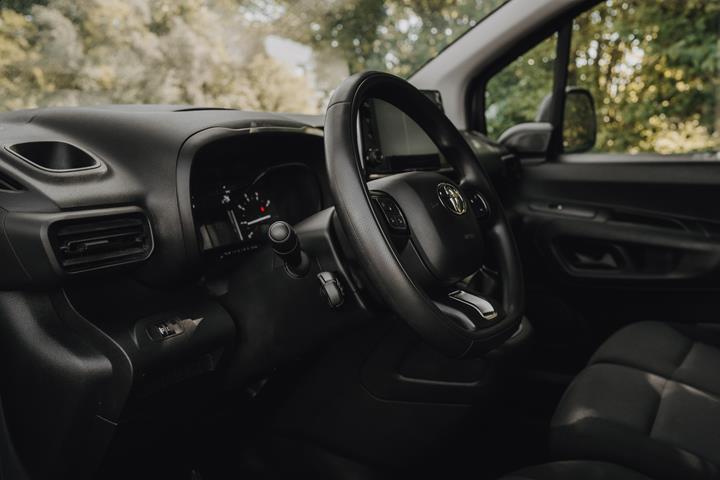Hvid Toyota ProAce City fra 2021