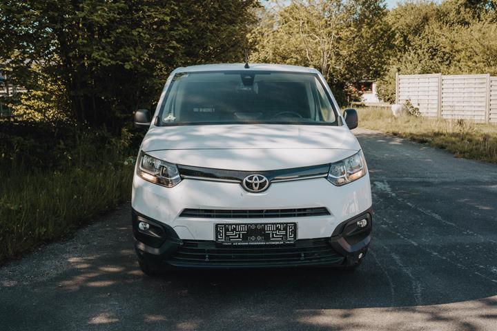 Hvid Toyota ProAce City fra 2021