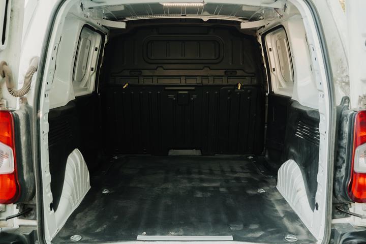 Hvid Toyota ProAce City fra 2021