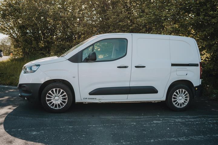 Hvid Toyota ProAce City fra 2021