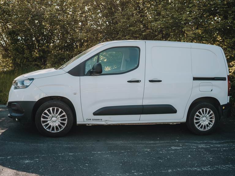 Toyota ProAce City 1,5 Diesel (102 hk) Medium/Dobbelt skydedør Dobbelt bagdør u/ ruder