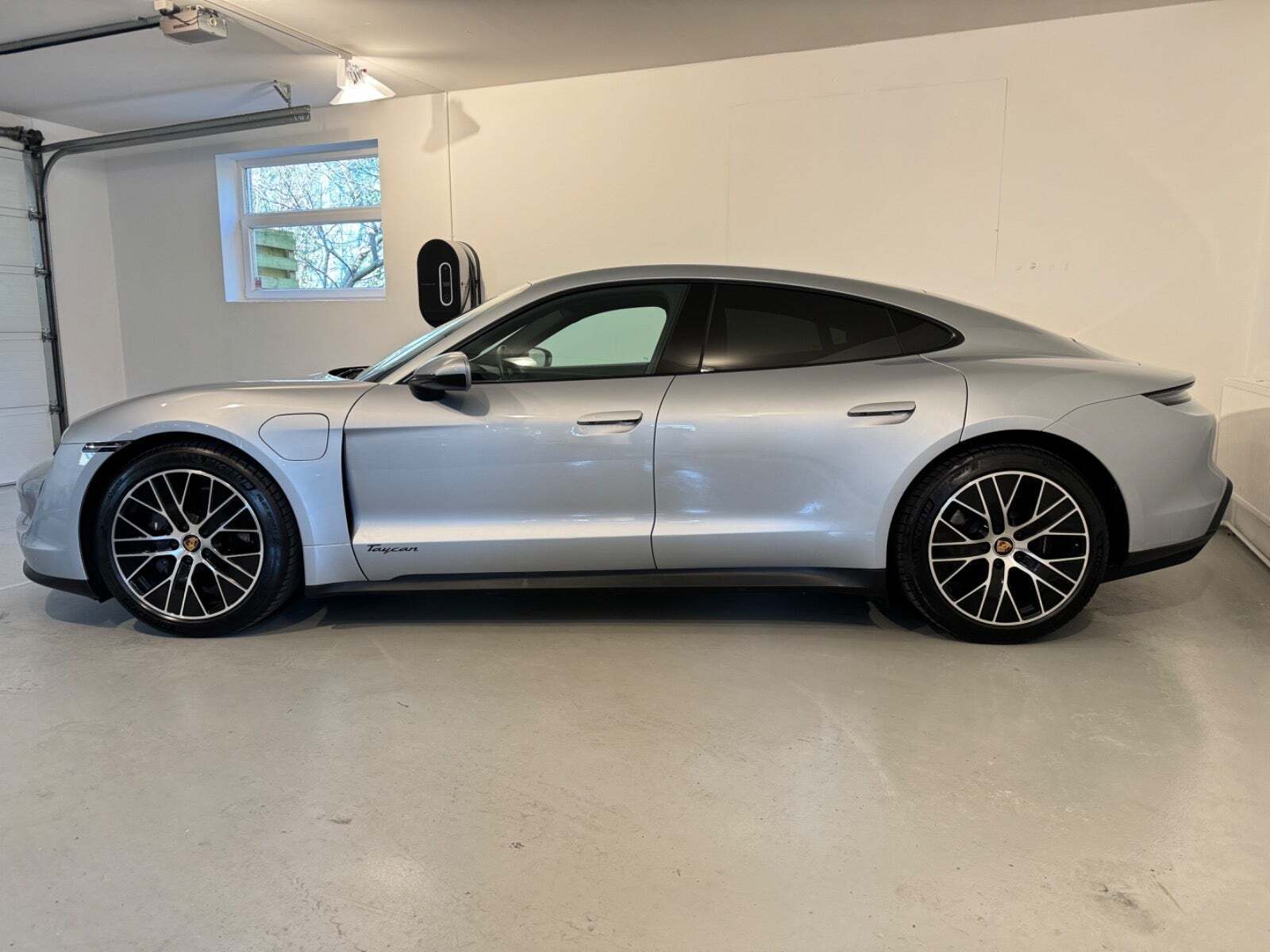 Sølv Porsche Taycan fra 2021